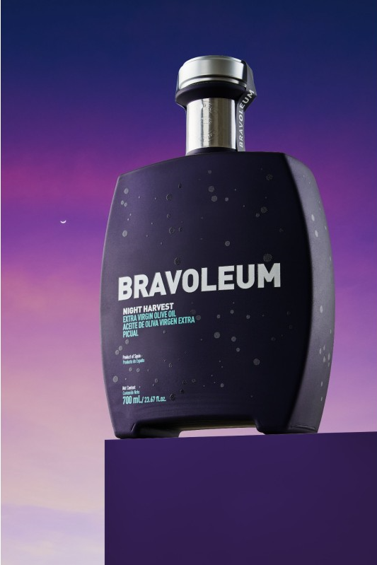 BRAVOLEUM NIGHT HARVEST PICUAL 700ML + ESTUCHE. NUEVA COSECHA 2024-2025.